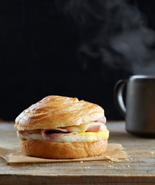 Illustration for article titled Breakfast Sandwich Smackdown: Dunkin' Donuts Vs. Starbucks